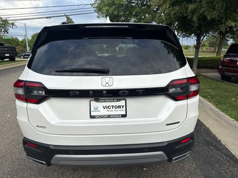 Used 2024 Honda Pilot Touring image 9