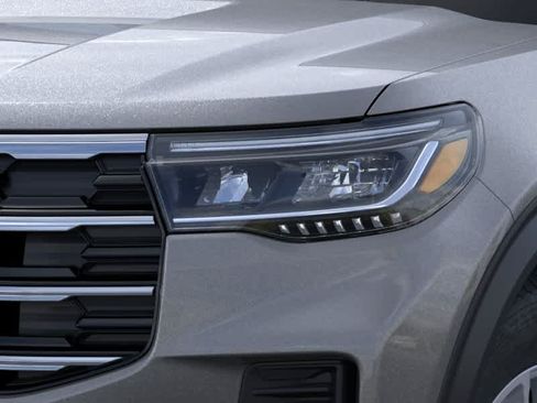 New 2026 Ford Explorer Active RWD image 18