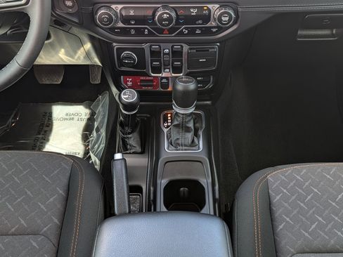 Used 2025 Jeep Gladiator Mojave w/ Safety Group image 22