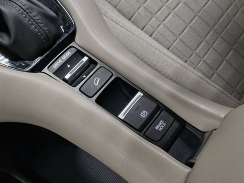Certified 2024 Honda HR-V LX image 32