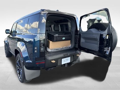 New 2026 Land Rover Defender 110 OCTA image 9
