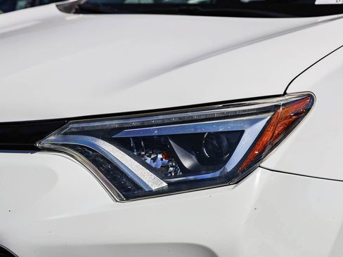 Used 2016 Toyota RAV4 SE FWD image 10