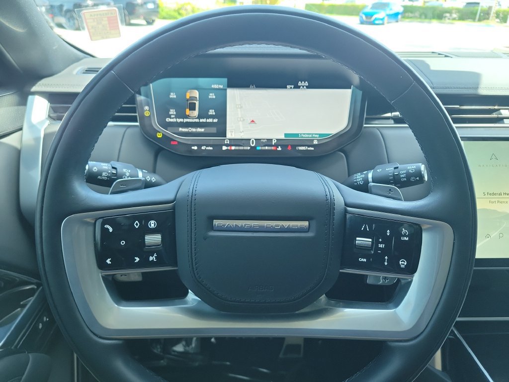 Used 2025 Land Rover Range Rover Long Wheelbase SE AWD/4WD image 29