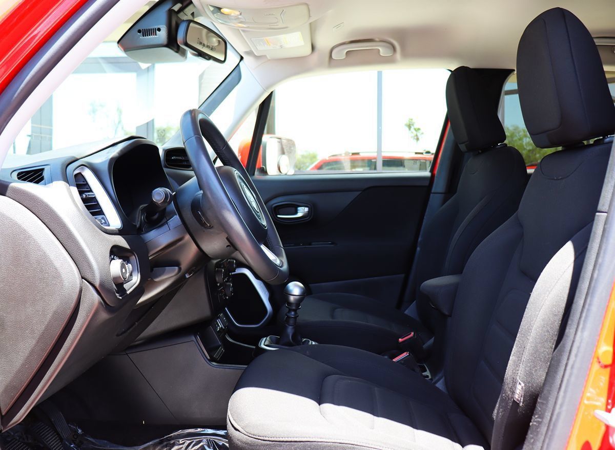 Used 2018 Jeep Renegade Latitude FWD image 38