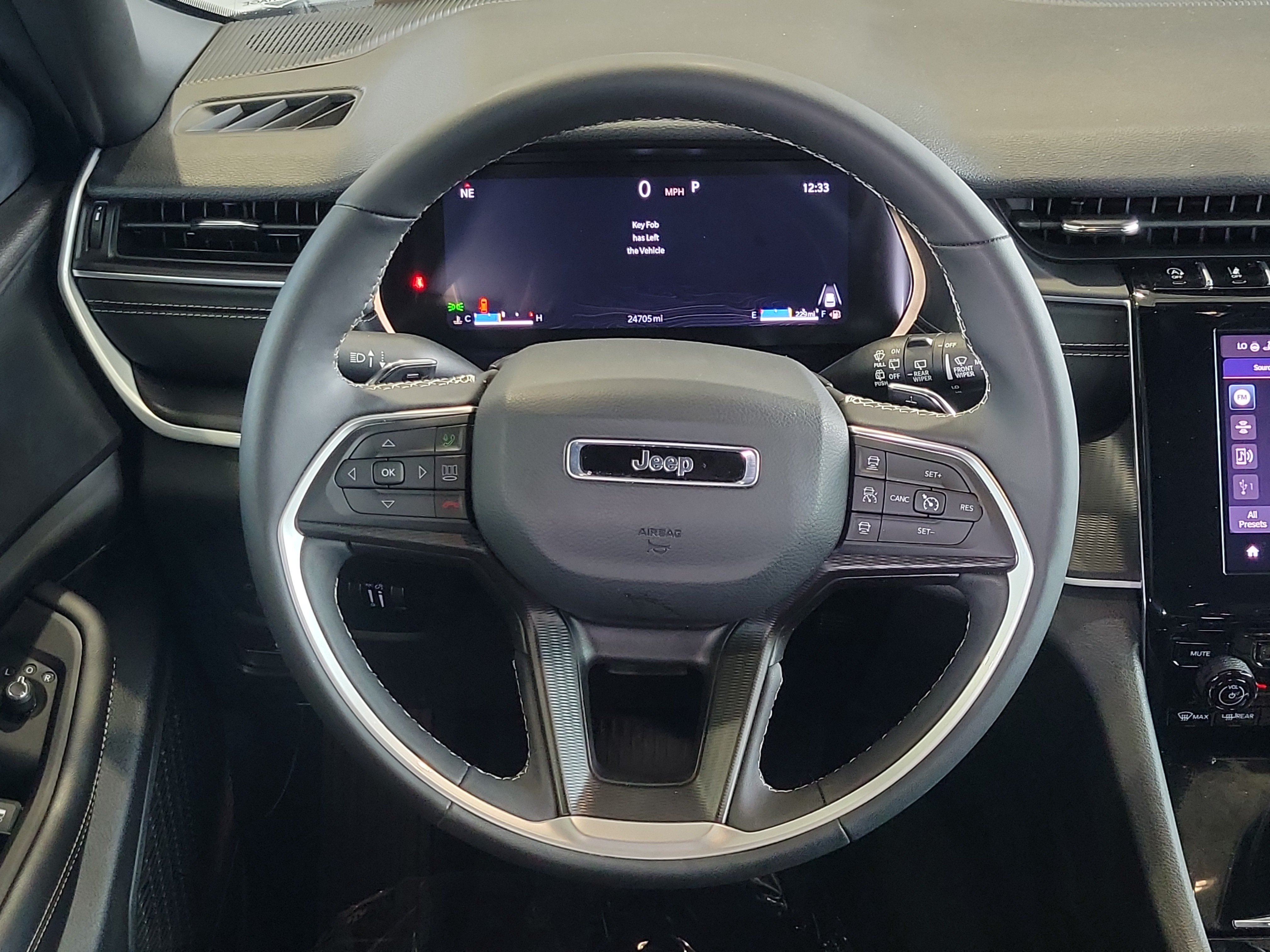 Certified 2025 Jeep Grand Cherokee Altitude RWD image 15