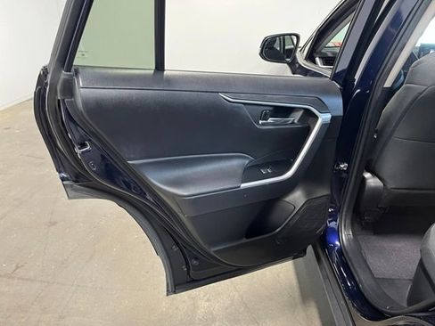 Used 2022 Toyota RAV4 XLE AWD/4WD image 19