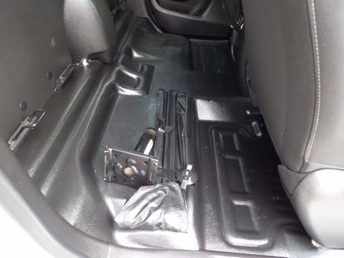 Used 2022 Chevrolet Colorado LT w/ Fleet Safety Package image 32