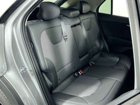 New 2025 Kia Niro SX image 29