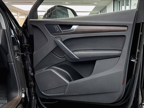 Used 2021 Audi Q5 e Premium w/ Convenience Package image 23