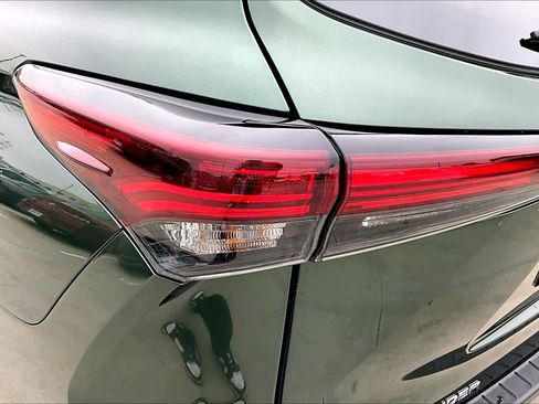 Used 2024 Toyota Highlander Limited image 28