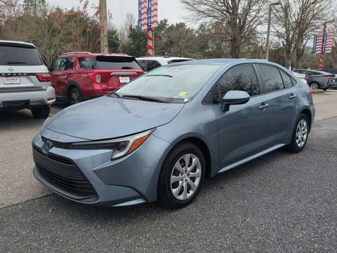 Certified 2025 Toyota Corolla LE image 2