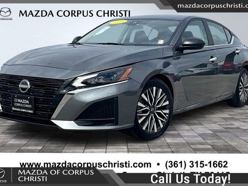 Used 2025 Nissan Altima 2.5 SV FWD image 1