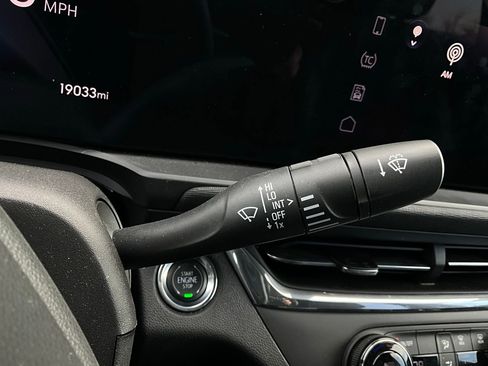 Used 2025 Buick Envista Preferred image 36