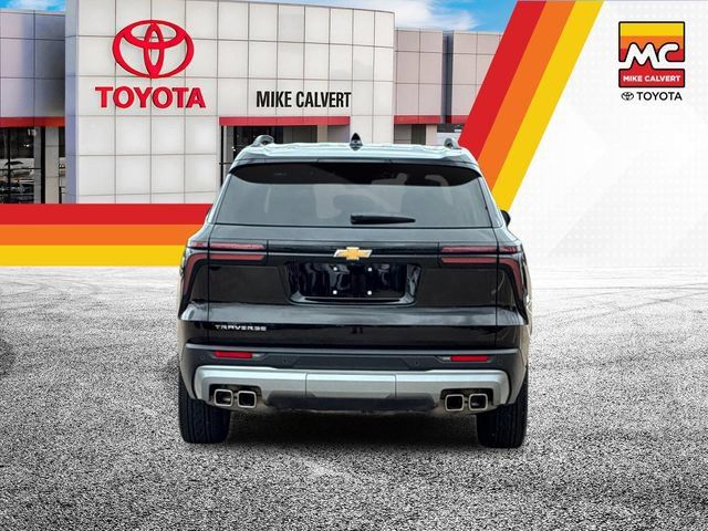 Used 2025 Chevrolet Traverse LT w/ Sun and Wheel Package FWD image 4