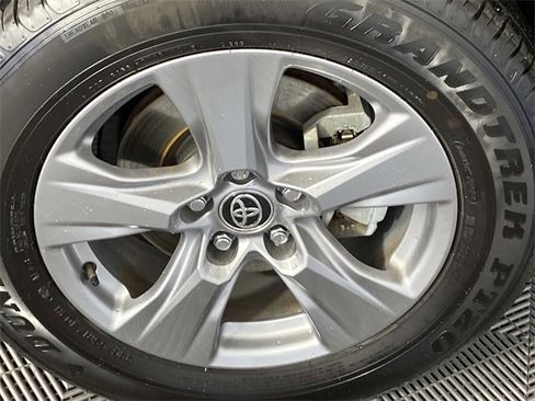 Used 2024 Toyota RAV4 XLE w/ Convenience Package image 29