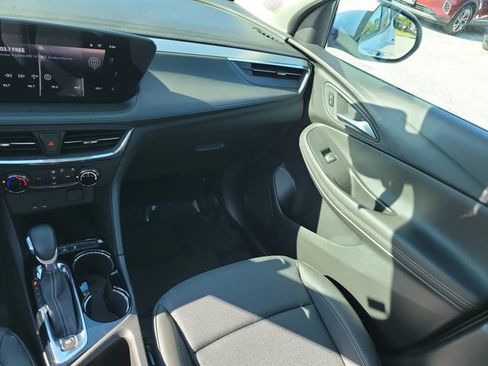 Used 2025 Buick Encore GX Preferred AWD/4WD image 17