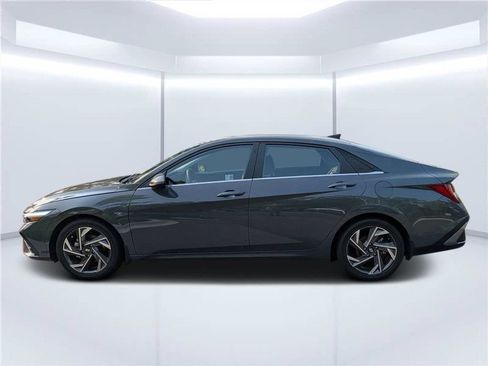 Certified 2024 Hyundai Elantra Limited FWD image 7