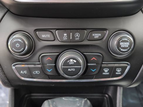 Used 2020 Jeep Cherokee Trailhawk w/ Cold Weather Group AWD/4WD image 29