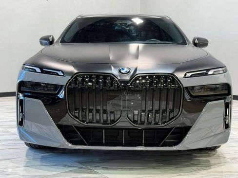Used 2025 BMW 760i xDrive w/ Executive Package AWD/4WD image 53