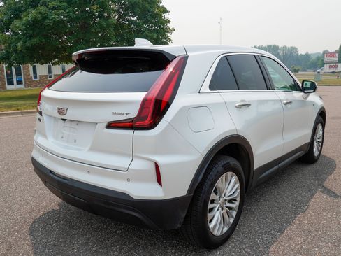 Used 2024 Cadillac XT4 Luxury w/ Cold Weather Package FWD image 3