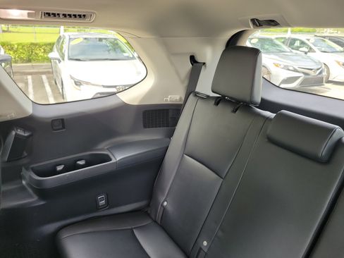 Certified 2024 Toyota Grand Highlander FWD image 14