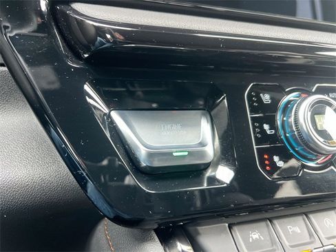 Used 2025 GMC Sierra 1500 AT4 w/ AT4 Premium Package image 17