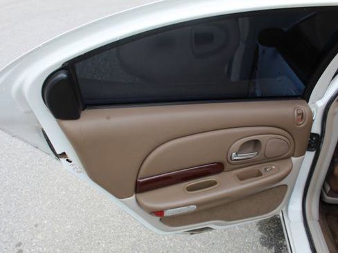 Used 2000 Chrysler 300M image 29