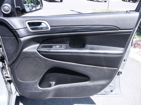 Used 2019 Jeep Grand Cherokee Altitude AWD/4WD image 59
