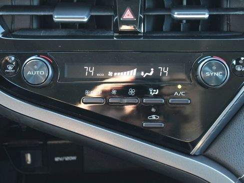 Used 2024 Toyota Camry SE image 19