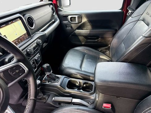 Used 2022 Jeep Wrangler Unlimited Sahara AWD/4WD image 25