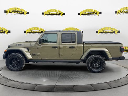 Used 2025 Jeep Gladiator Sport AWD/4WD image 2