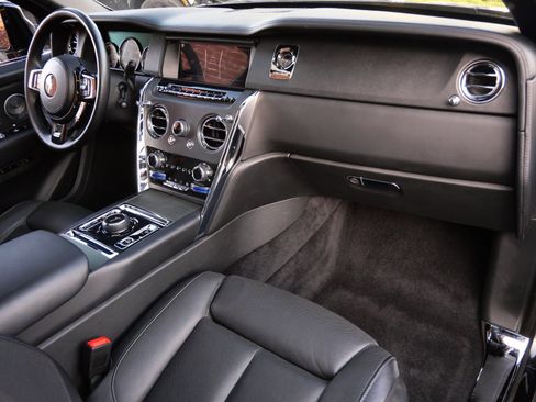 Used 2019 Rolls-Royce Cullinan image 18