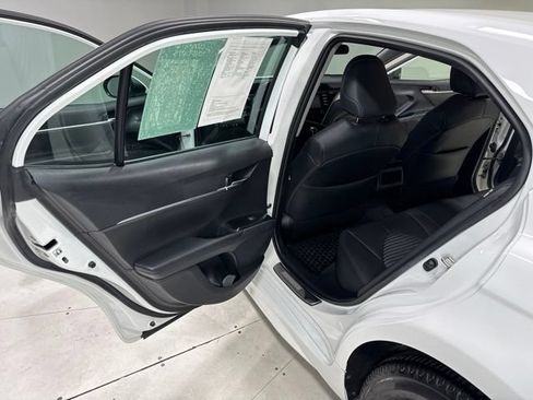 Used 2019 Toyota Camry SE FWD image 22