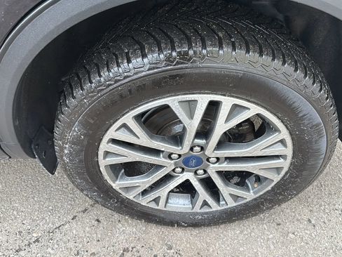 Used 2022 Ford Escape SEL image 9