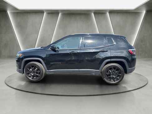Used 2022 Jeep Compass Latitude w/ Sun and Sound Group AWD/4WD image 4
