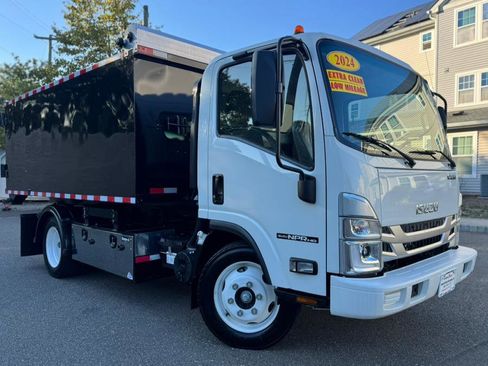 Used 2024 Isuzu NPR image 3