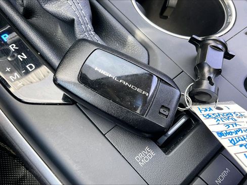 Used 2026 Toyota Highlander XLE AWD/4WD image 14