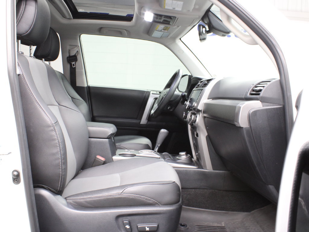 Used 2022 Toyota 4Runner SR5 Premium w/ Moonroof Package AWD/4WD image 29