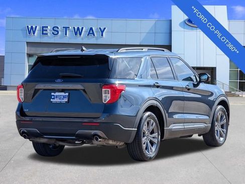 Used 2022 Ford Explorer XLT w/ Equipment Group 202A image 4