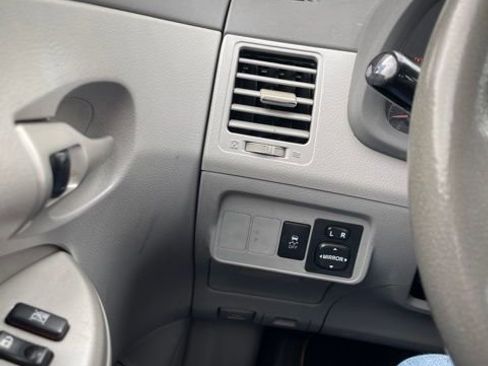 Used 2010 Toyota Corolla LE FWD image 32