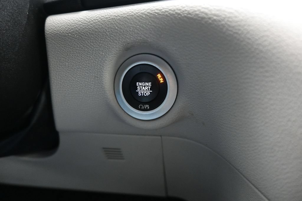 Used 2024 Chrysler Pacifica Touring-L FWD image 25
