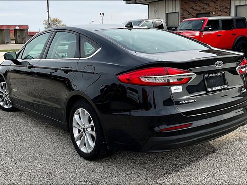 Used 2019 Ford Fusion SE image 5