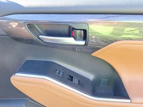 Used 2023 Toyota Highlander Platinum image 39