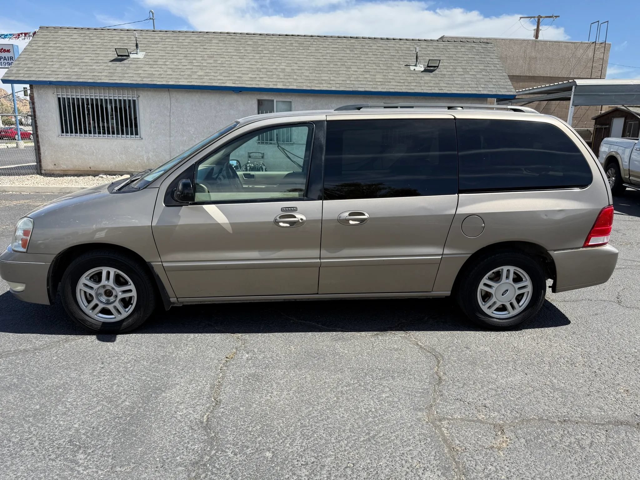 Used 2004 Ford Freestar SEL FWD image 3