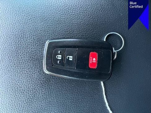 Used 2021 Toyota RAV4 XLE AWD/4WD image 16