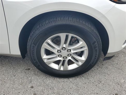 Used 2018 Buick Enclave Essence image 7