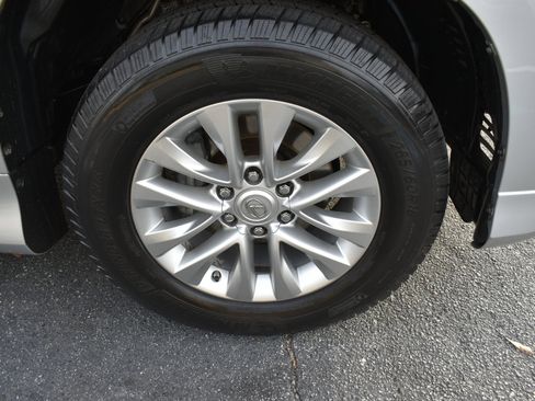 Used 2015 Lexus GX 460 image 37