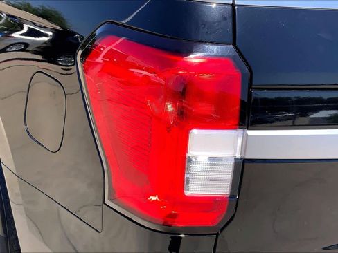 Used 2024 Ford Expedition XLT AWD/4WD image 27