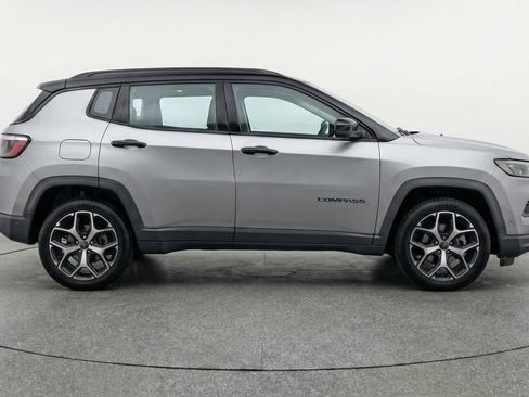Used 2025 Jeep Compass Limited AWD/4WD image 11