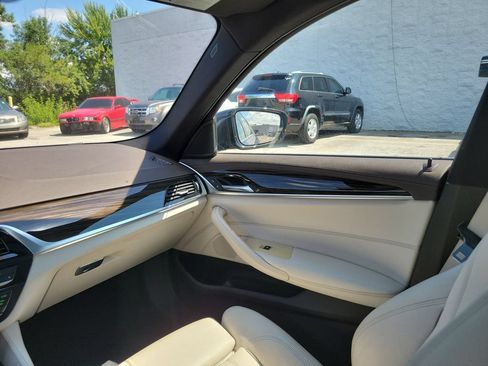Used 2018 BMW 530i w/ Premium Package RWD image 10